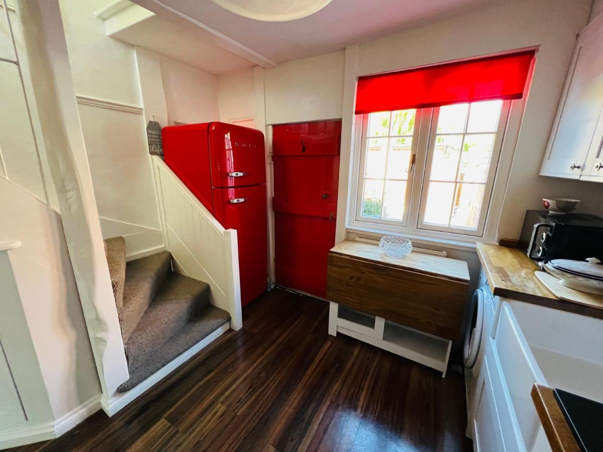 Bridewell Cottage In The Heart Of Tenterden - Pass The Keys Екстериор снимка