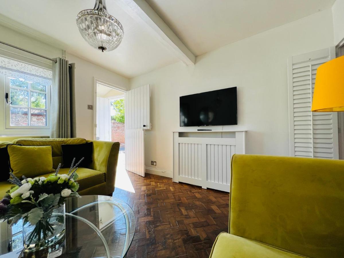 Bridewell Cottage In The Heart Of Tenterden - Pass The Keys Екстериор снимка